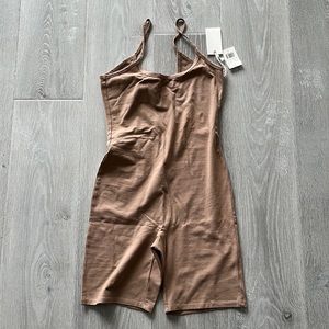 Good American STRAPPY SCOOP BIKER JUMPSUIT | PUTTY